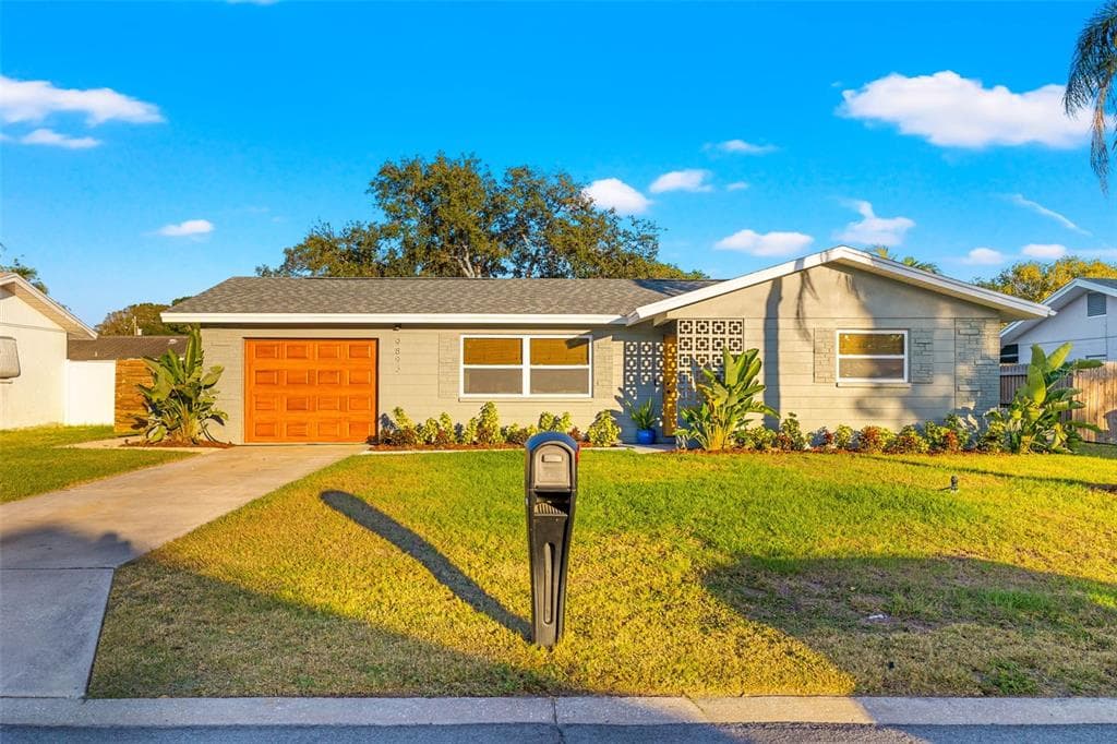 9893 111TH STREET SEMINOLE, FL 33772
