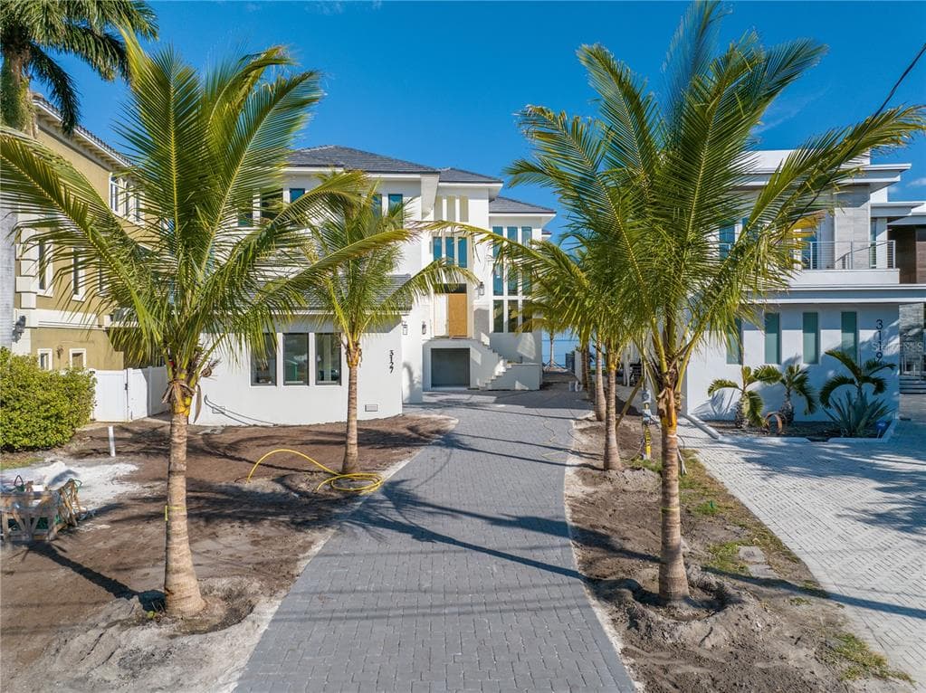 3127 BAYSHORE BOULEVARD NE ST PETERSBURG, FL 33703