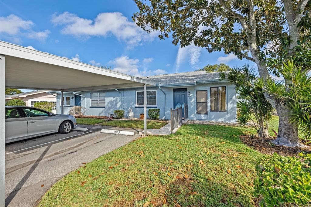 1818 FOXHUNT DRIVE UNIT B SUN CITY CENTER, FL 33573