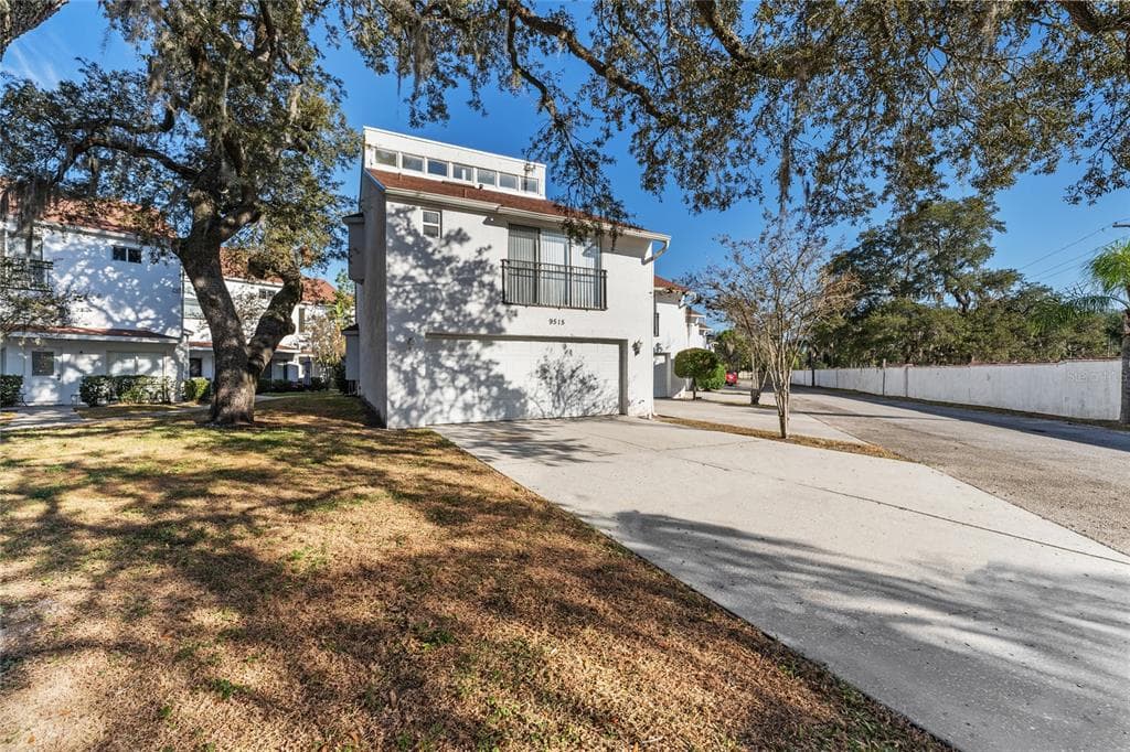 9515 ORANGE VALLEY COURT UNIT 9515 TAMPA, FL 33618