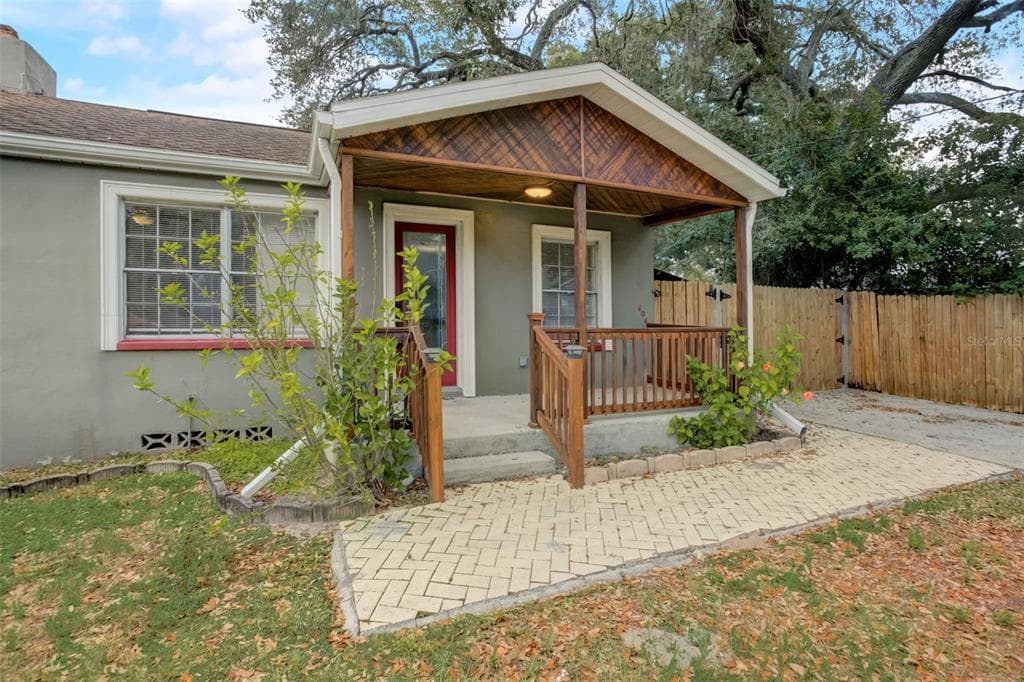 404 E HANLON STREET TAMPA, FL 33604