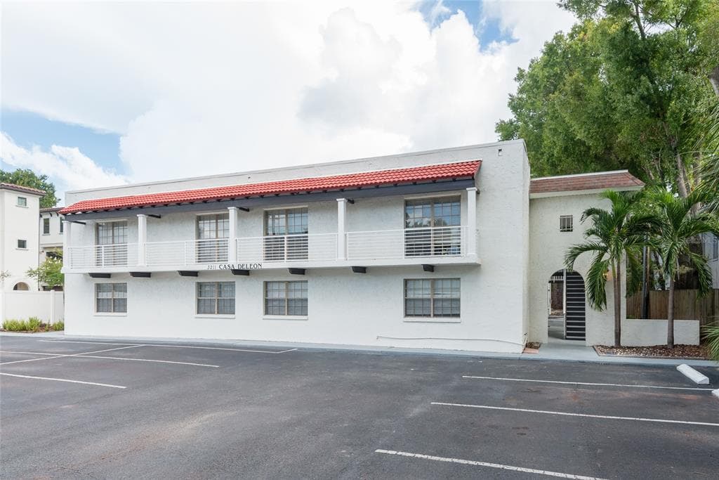 3211 W DE LEON STREET UNIT 4 TAMPA, FL 33609