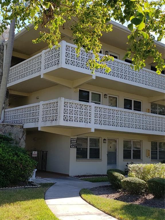 8101 11TH STREET N UNIT 121 ST PETERSBURG, FL 33702