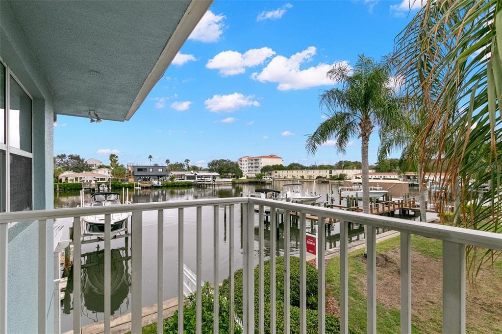 300 VENETIAN DRIVE UNIT 6 CLEARWATER, FL 33755