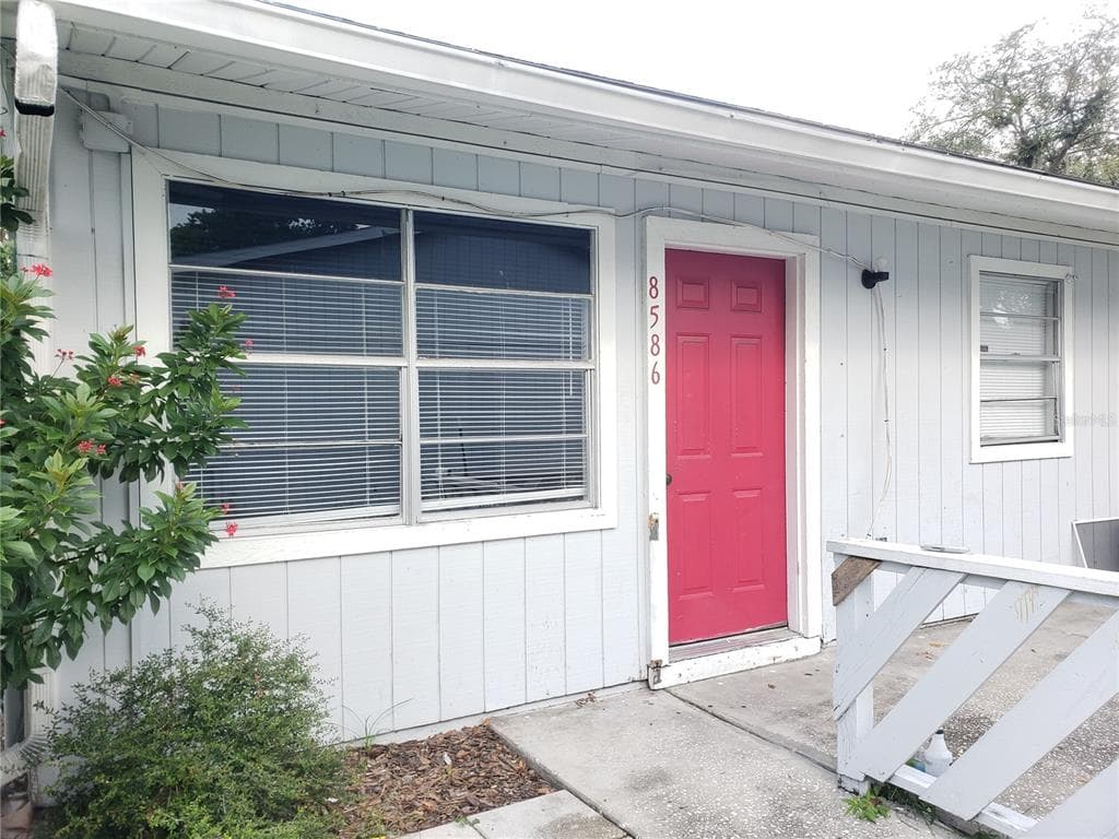8586 CHANNELVIEW CIRCLE TAMPA, FL 33614