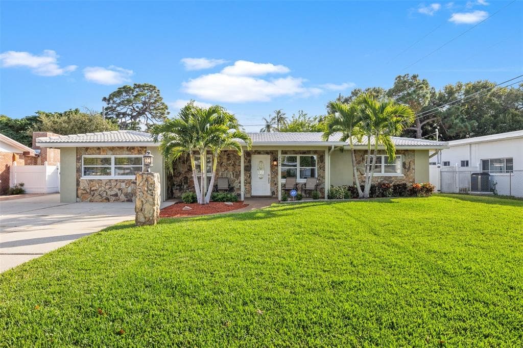 8684 KUMQUAT AVENUE SEMINOLE, FL 33777