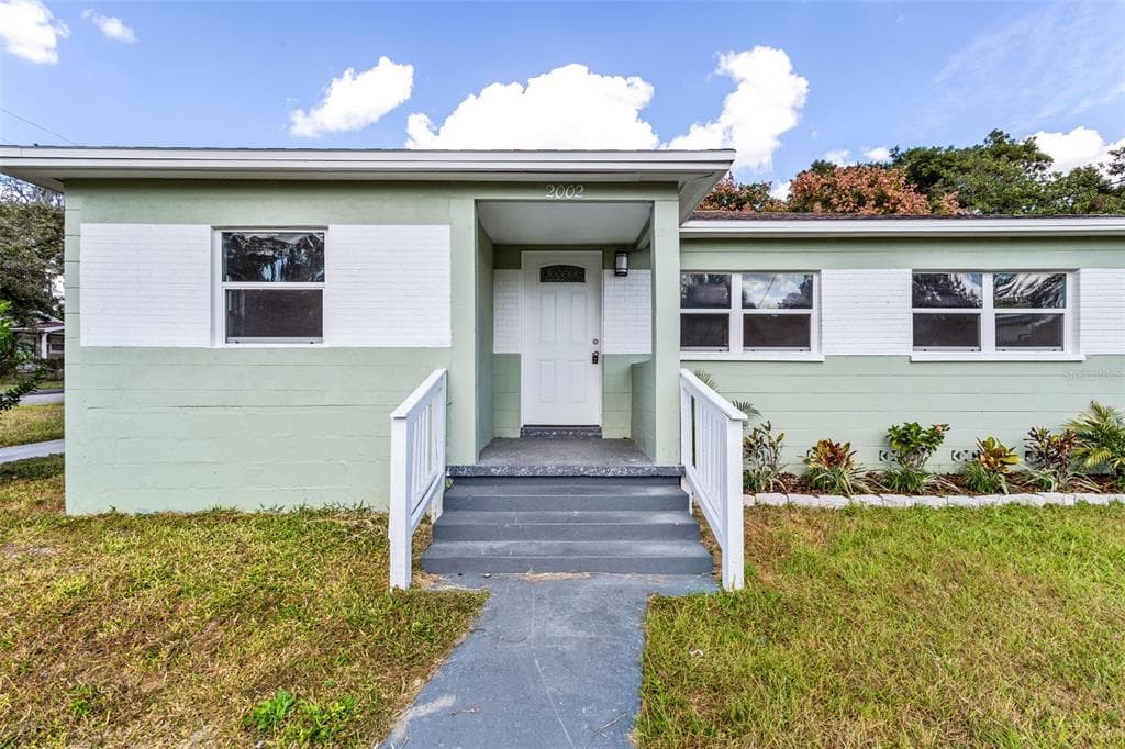 2002 E WOOD STREET TAMPA, FL 33604
