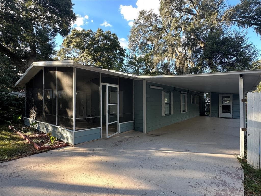 10508 BAY HILLS CIRCLE THONOTOSASSA, FL 33592