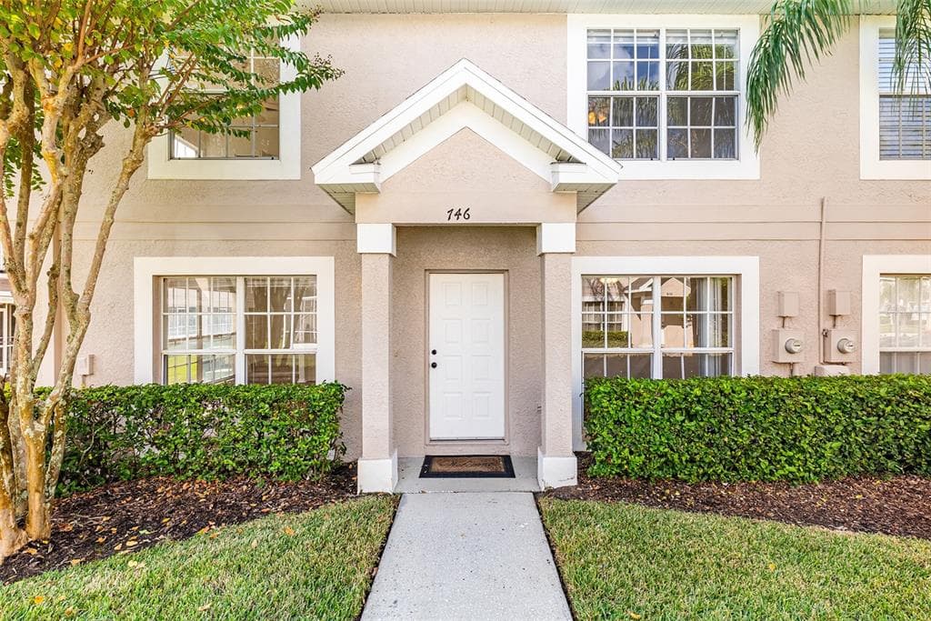 746 KENSINGTON LAKE CIRCLE BRANDON, FL 33511