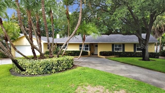 136 BAY POINT DRIVE NE ST PETERSBURG, FL 33704