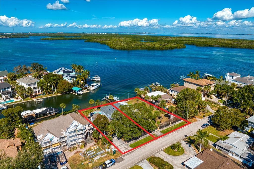 2121 BAYOU GRANDE BOULEVARD NE ST PETERSBURG, FL 33703