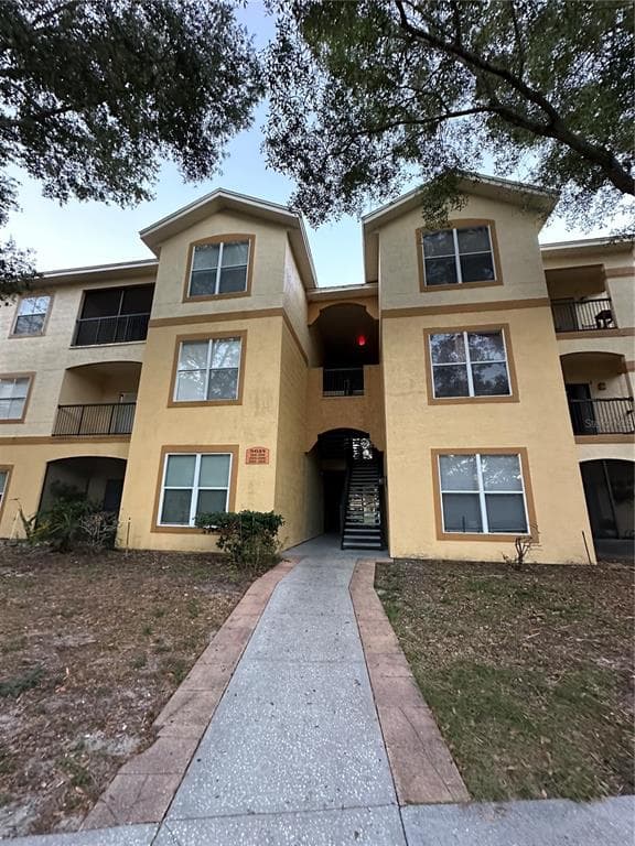 5614 PINNACLE HEIGHTS CIRCLE UNIT 207 TAMPA, FL 33624