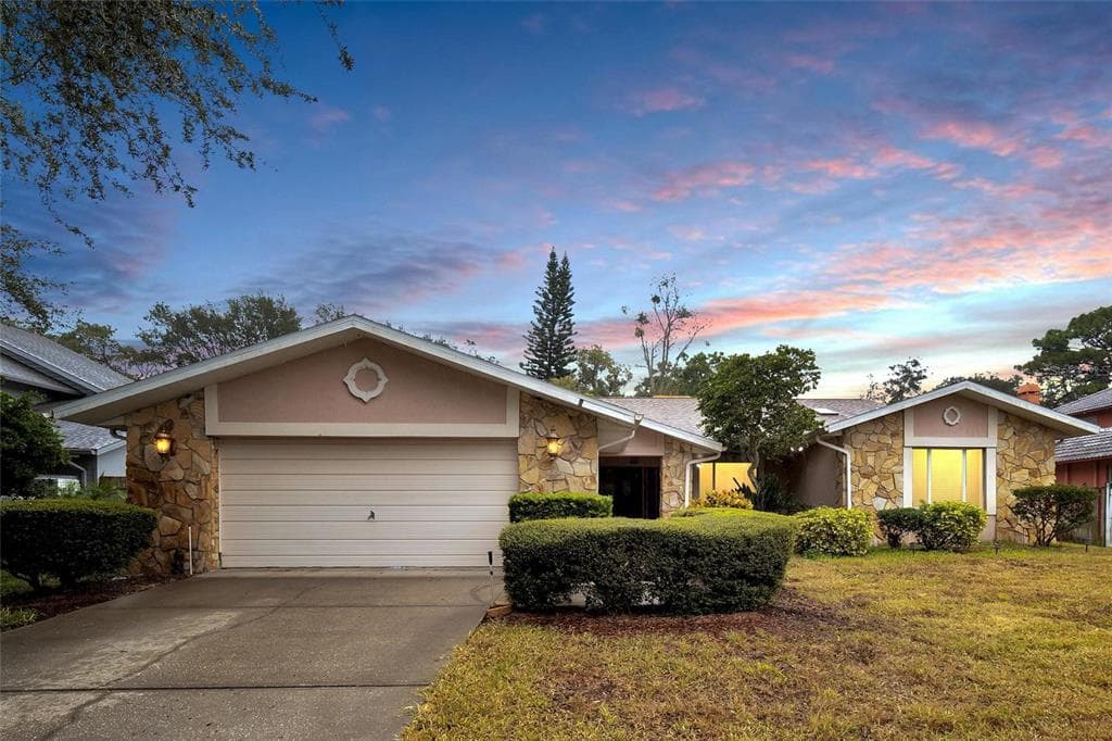 1706 MARINER WAY TARPON SPRINGS, FL 34689