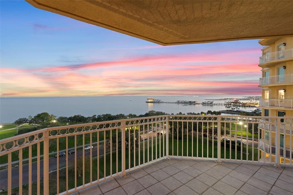555 5TH AVENUE NE UNIT 1024 ST PETERSBURG, FL 33701