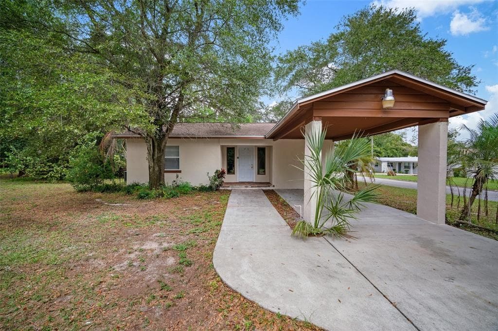 3910 E ELLICOTT STREET TAMPA, FL 33610