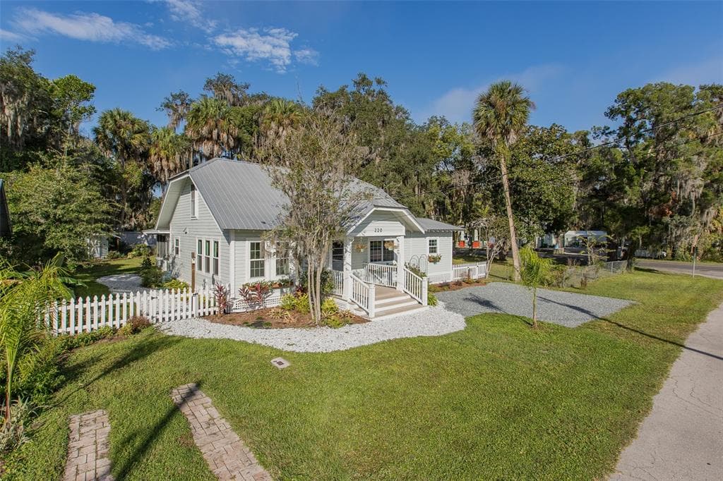 220 NE 2ND AVENUE CRYSTAL RIVER, FL 34429