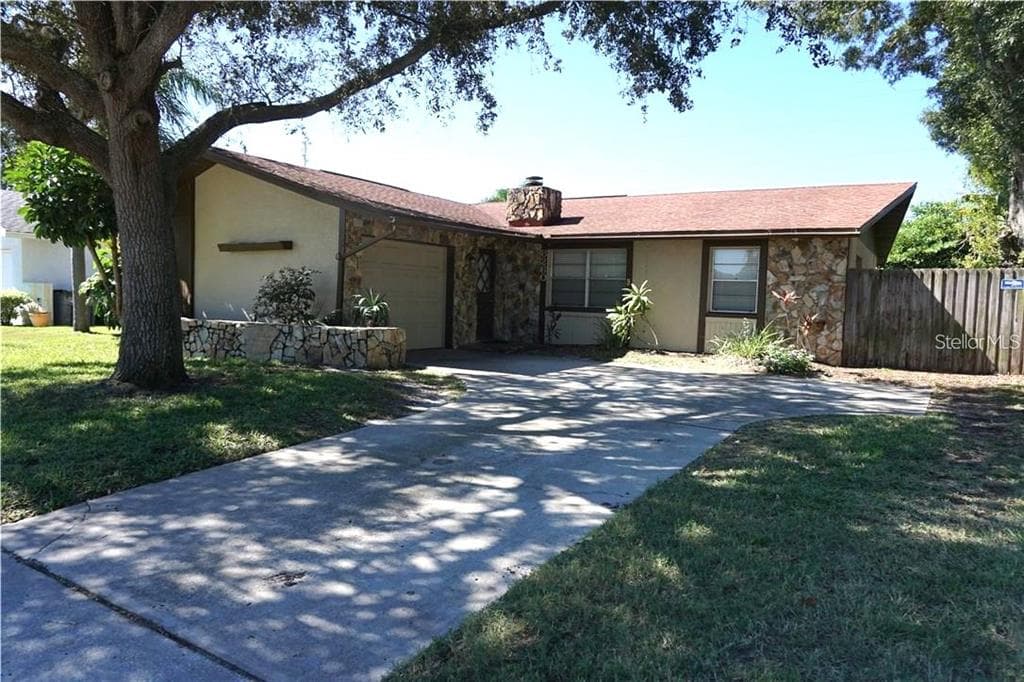 8260 129TH LANE N SEMINOLE, FL 33776