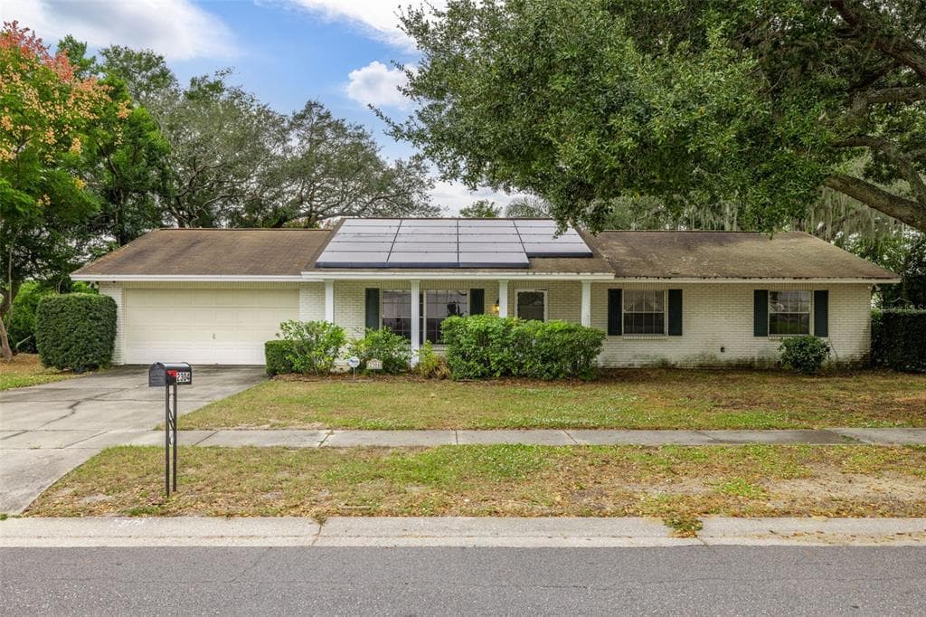 2304 MEDFORD LANE BRANDON, FL 33511