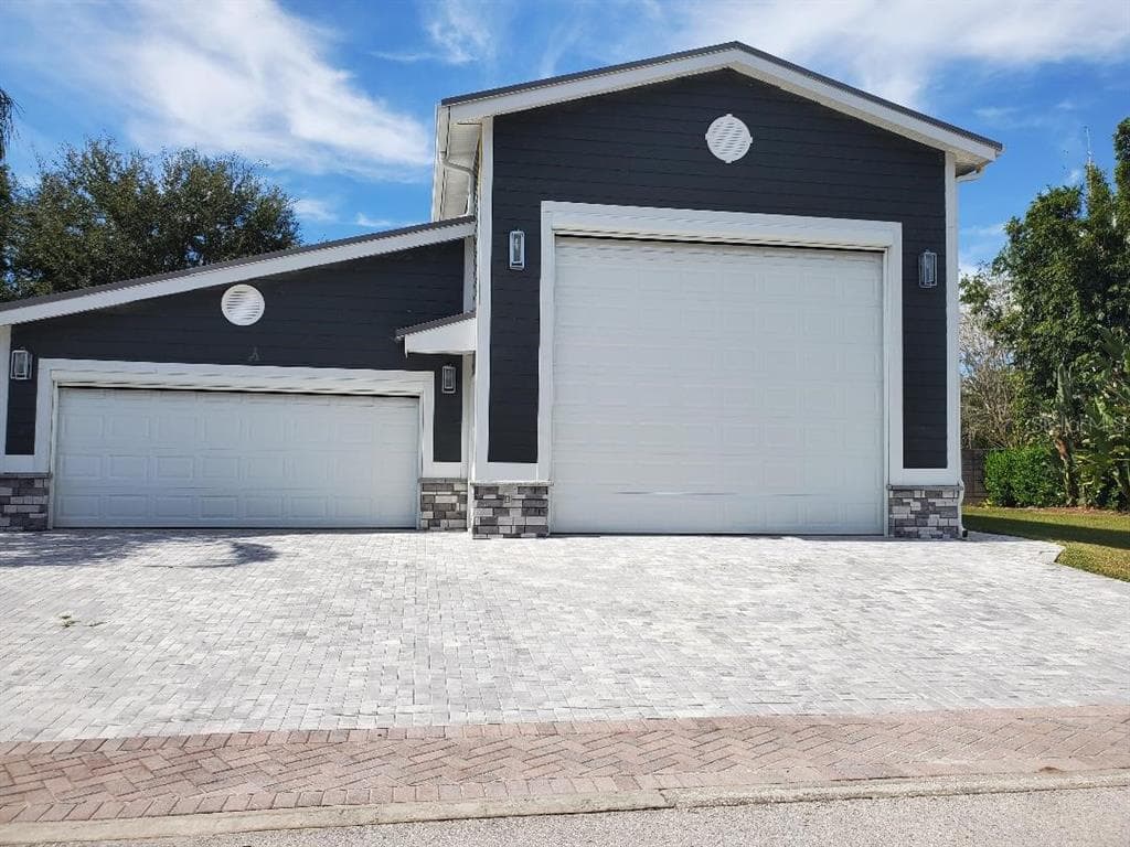 6757 AMANDA VISTA CIRCLE LAND O LAKES, FL 34637