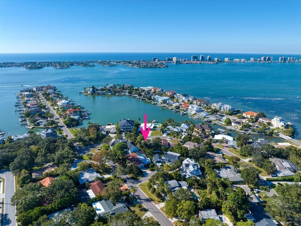 19 S PINE CIRCLE BELLEAIR, FL 33756