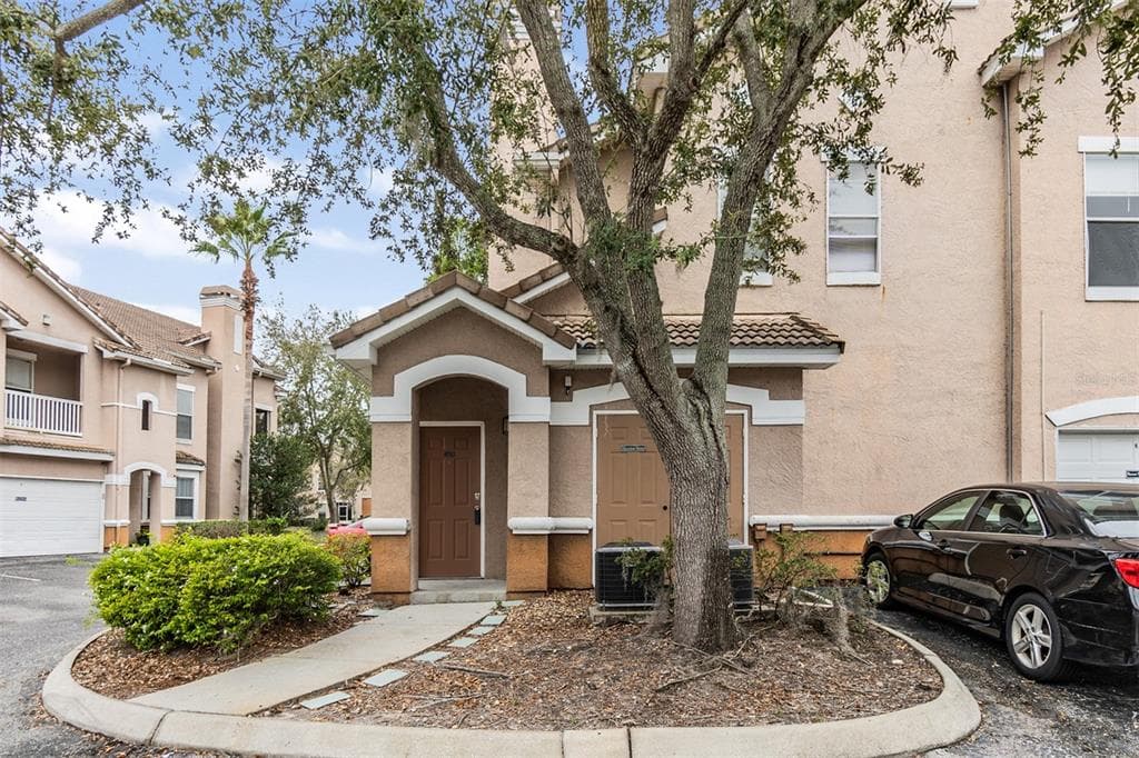10454 VILLA VIEW CIRCLE UNIT 18 TAMPA, FL 33647