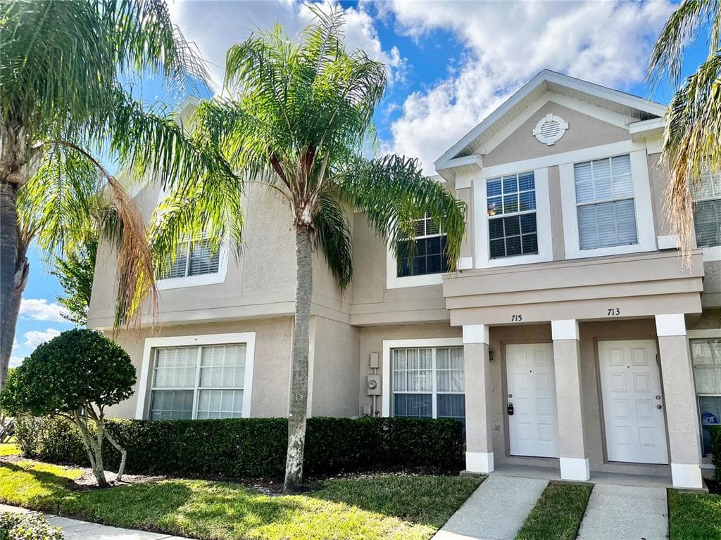 715 KENSINGTON LAKE CIRCLE BRANDON, FL 33511