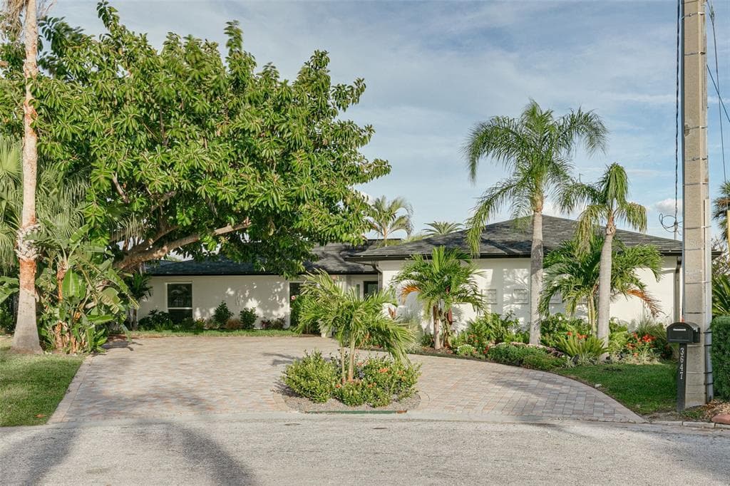 3647 HARBORVIEW COURT NEW PORT RICHEY, FL 34652