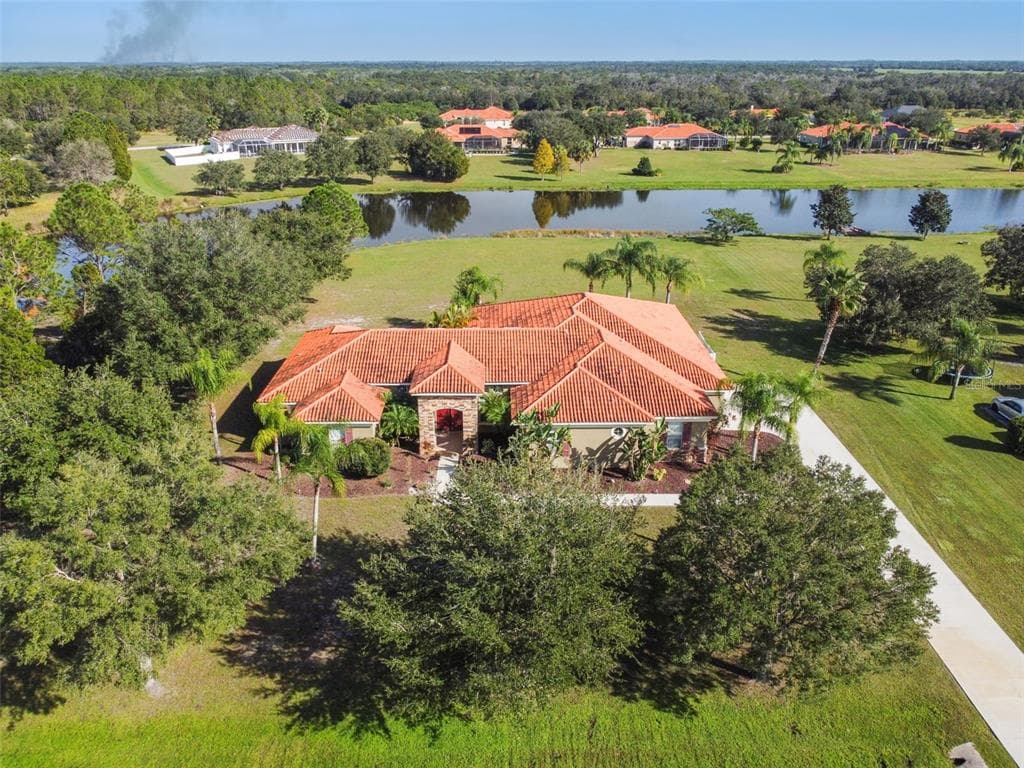 5325 LAKE SIENA DRIVE WIMAUMA, FL 33598