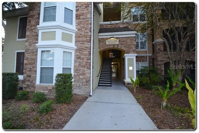 10106 COURTNEY OAKS CIRCLE UNIT 201 TAMPA, FL 33619