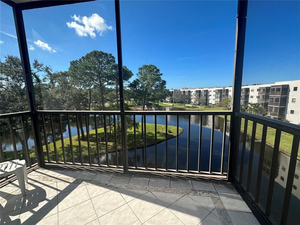 6188 80TH STREET N UNIT 410 ST PETERSBURG, FL 33709