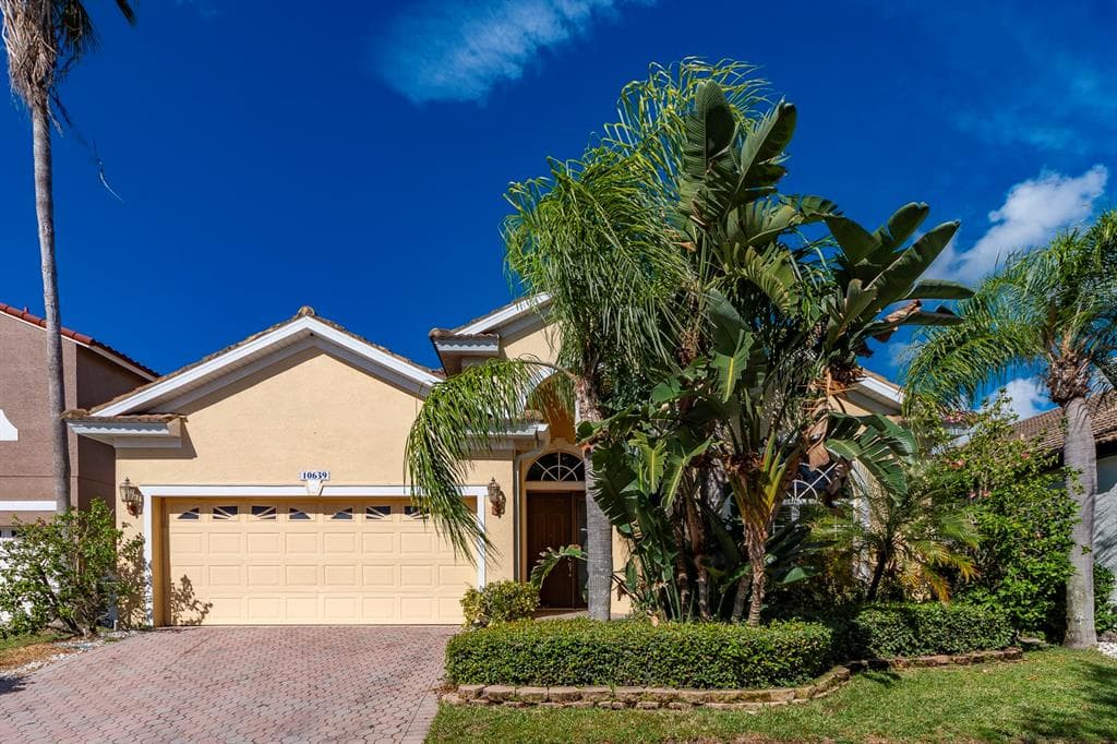 10639 HATTERAS DRIVE TAMPA, FL 33615