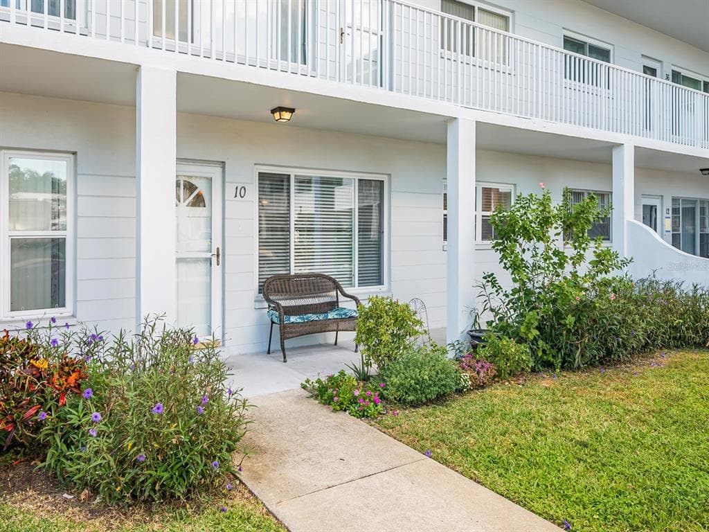 2002 AUSTRALIA WAY E UNIT 10 CLEARWATER, FL 33763
