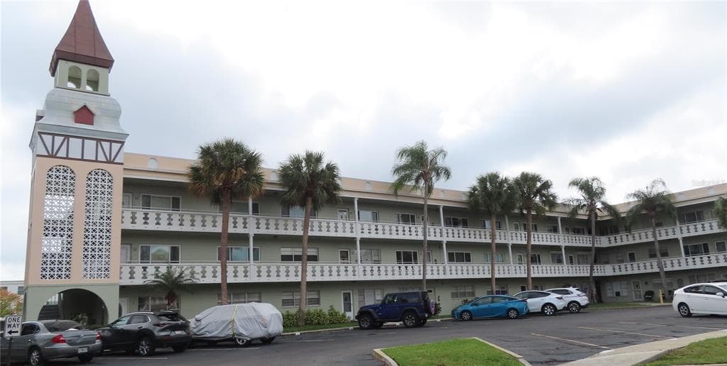 2401 ECUADORIAN WAY UNIT 27