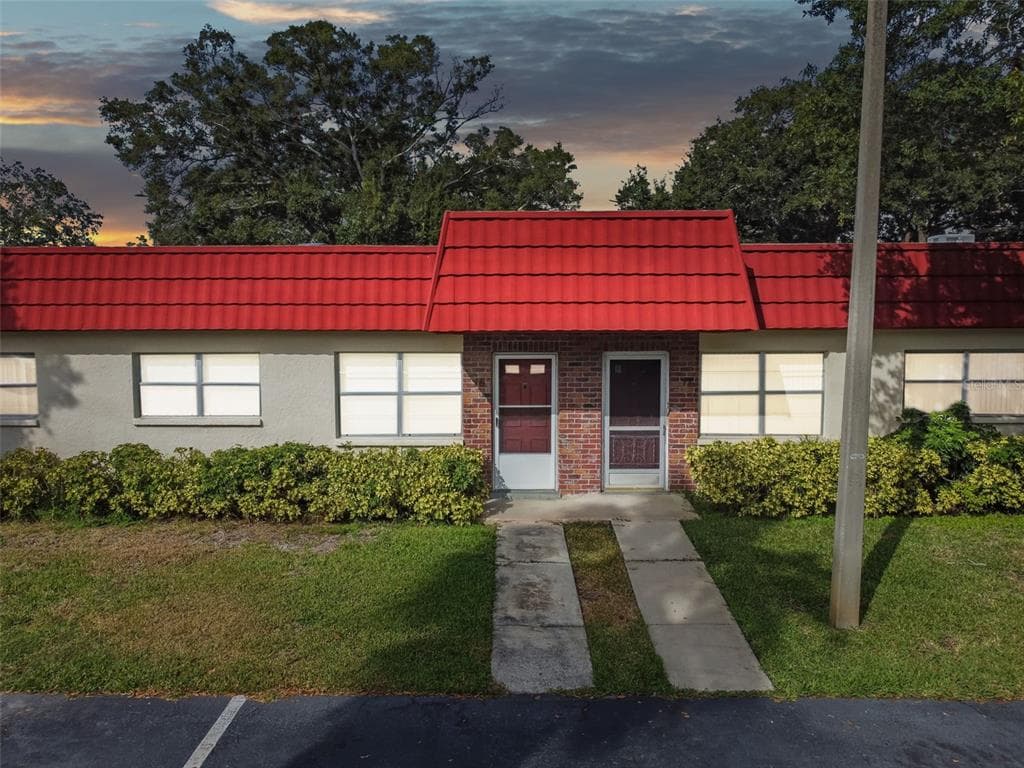 5845 37TH AVENUE N UNIT 16 ST PETERSBURG, FL 33710