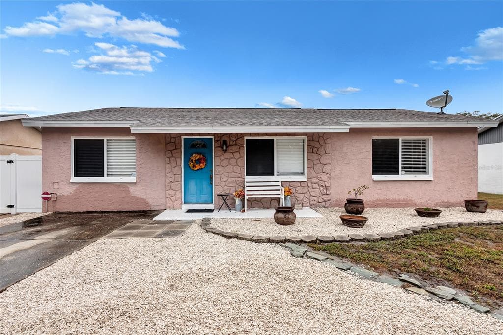 9043 109TH TERRACE SEMINOLE, FL 33777