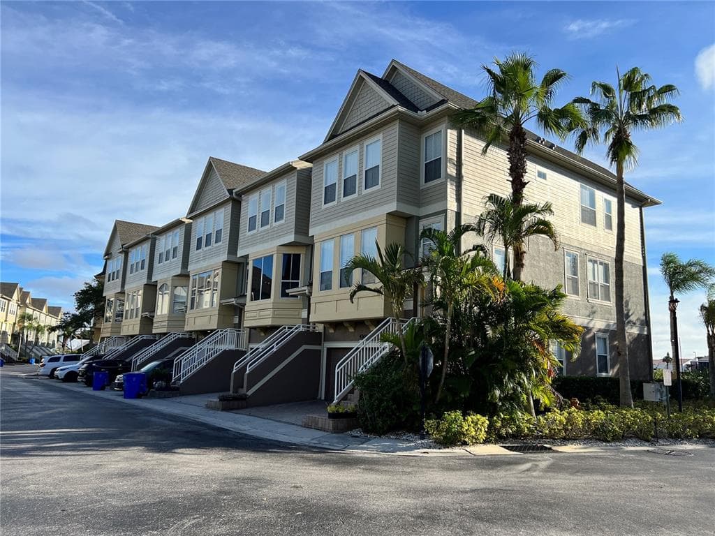 4303 SPINNAKER COVE LANE TAMPA, FL 33615