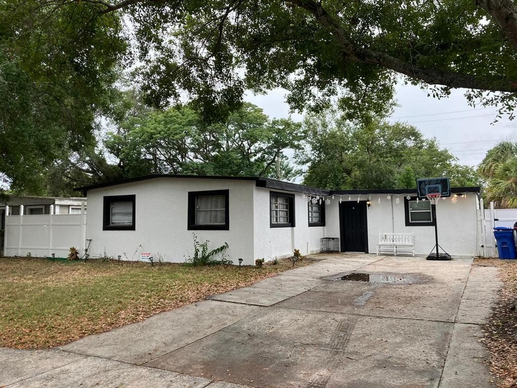 1319 WINDSOR WAY TAMPA, FL 33619