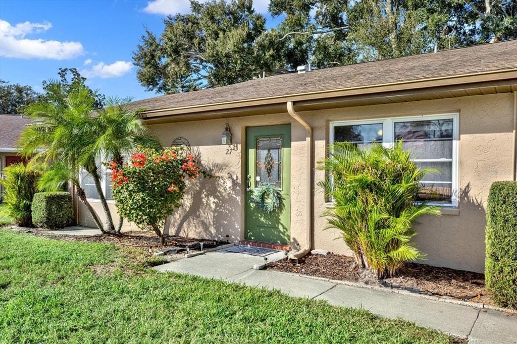 1904 CANTERBURY LANE UNIT 27 SUN CITY CENTER, FL 33573
