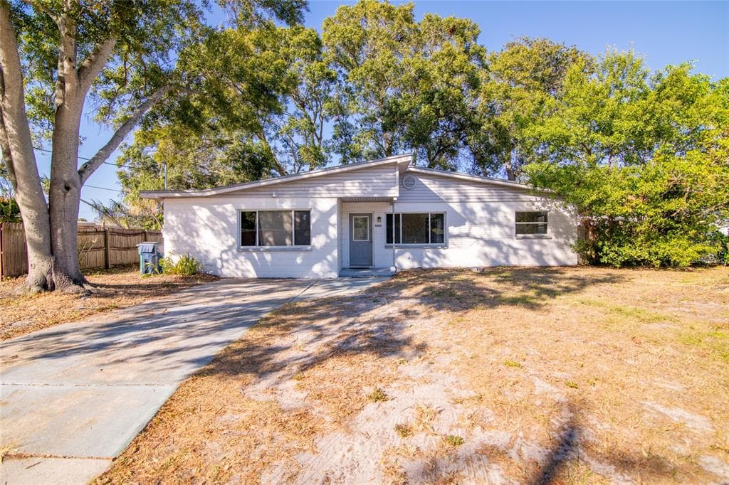 3203 W ROGERS AVENUE TAMPA, FL 33611
