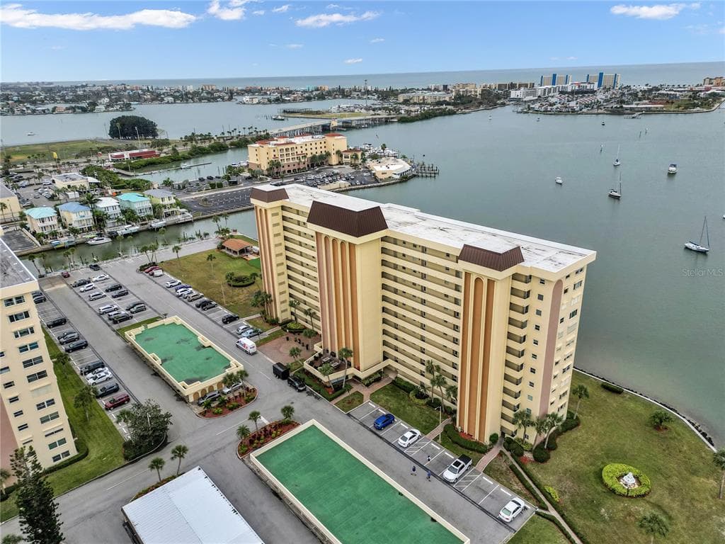 4525 COVE CIRCLE UNIT 1206