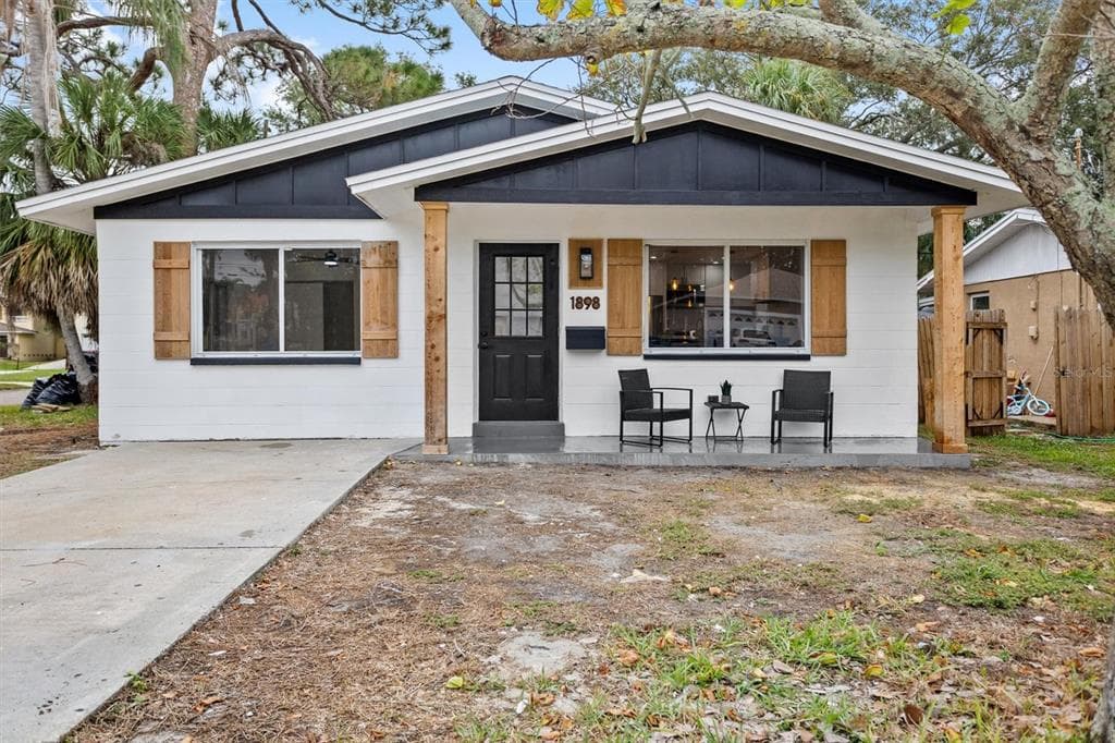 1898 NEW HAMPSHIRE AVE NE ST PETERSBURG, FL 33703
