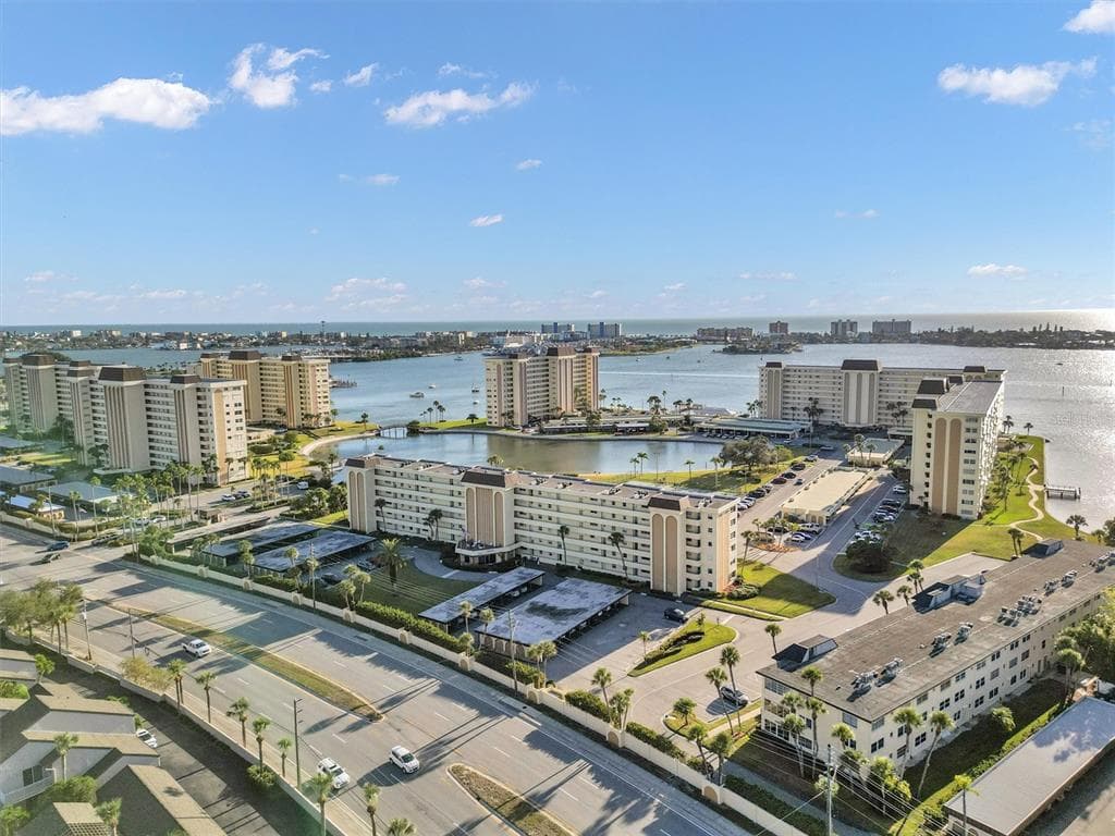 4550 COVE CIRCLE UNIT 401 ST PETERSBURG, FL 33708