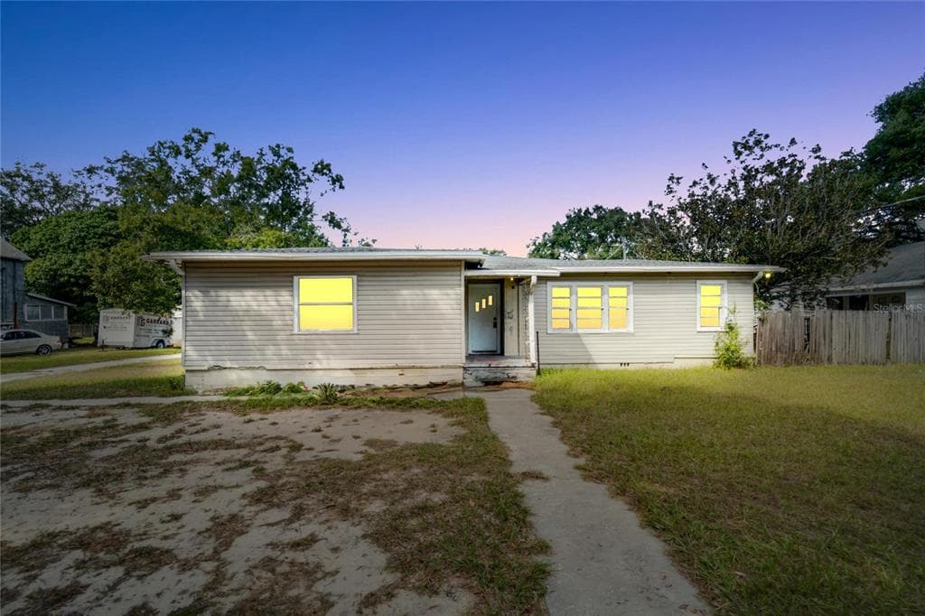 115 SHELBY STREET AUBURNDALE, FL 33823
