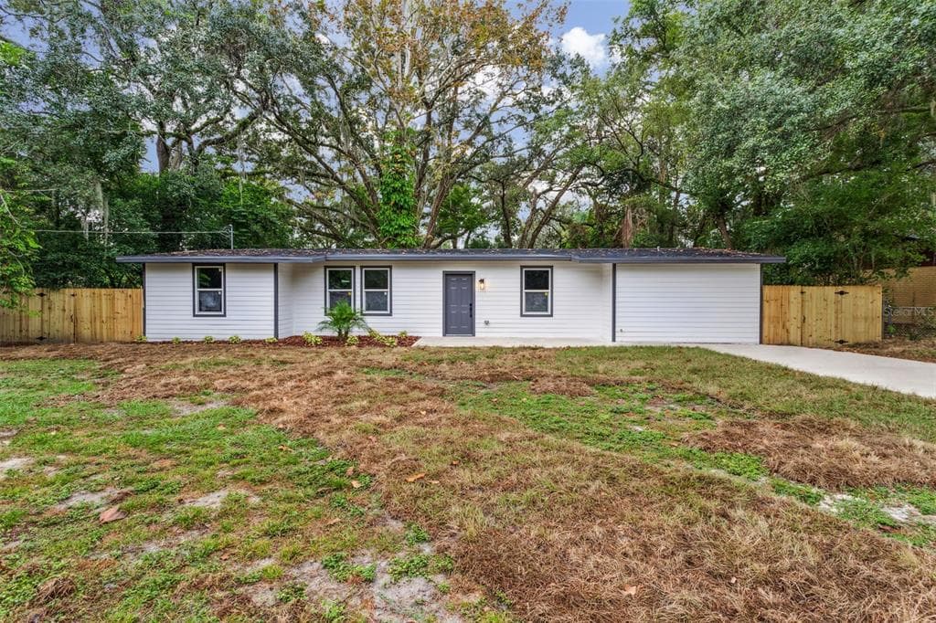 4907 E REGNAS AVENUE TAMPA, FL 33617