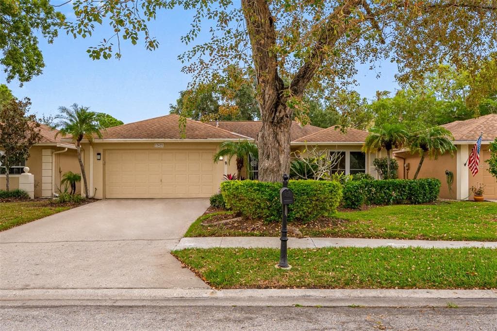 13621 HERON CIRCLE CLEARWATER, FL 33762