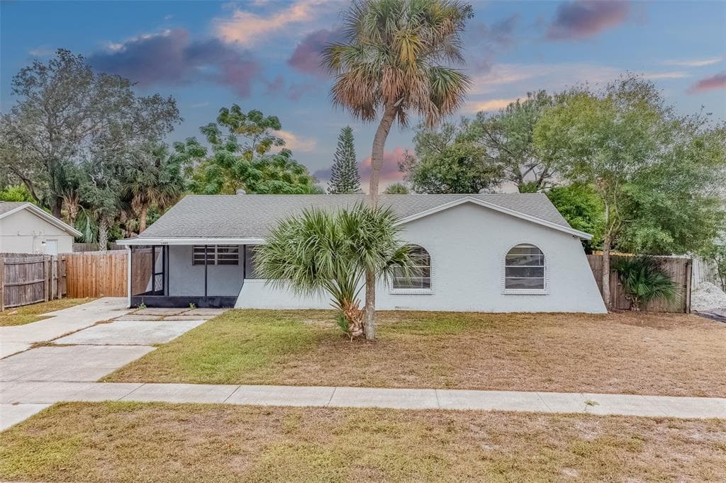 1405 CASTLEWORKS LANE TARPON SPRINGS, FL 34689