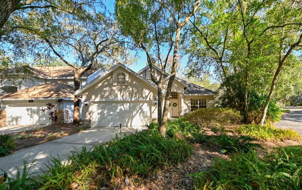 2211 GREEN OAKS LANE TAMPA, FL 33612