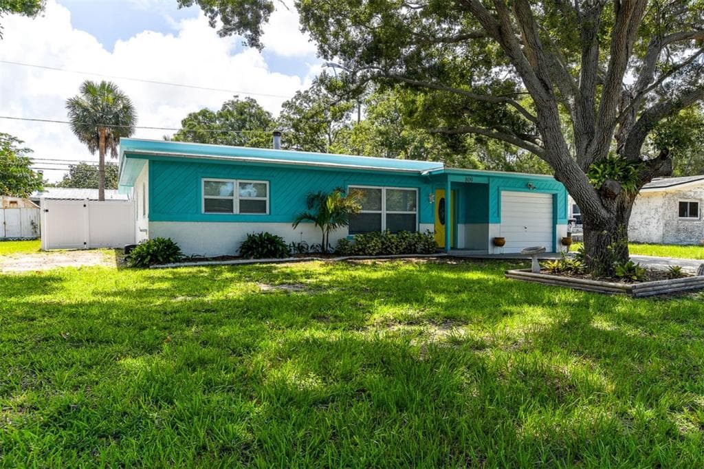 809 HELENA DRIVE LARGO, FL 33770