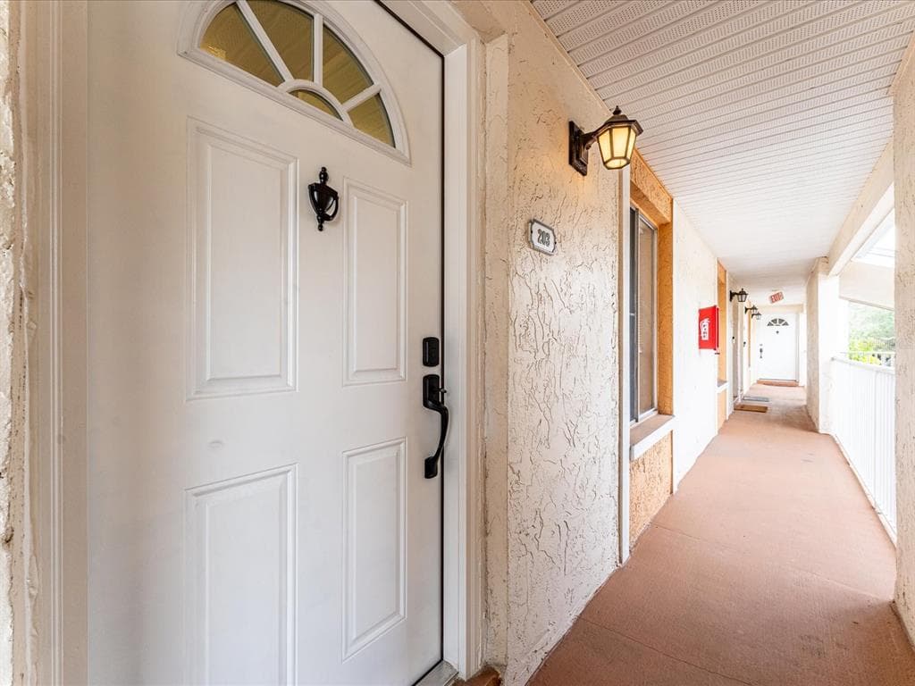 654 100TH AVENUE N UNIT 203 ST PETERSBURG, FL 33702