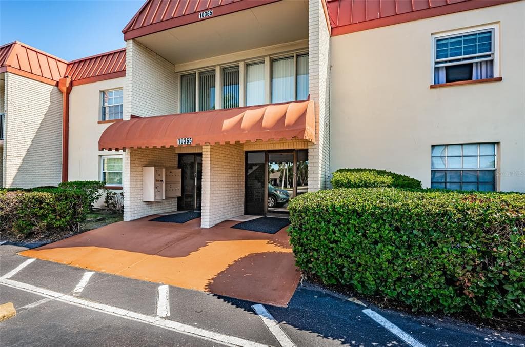 10365 PARADISE BOULEVARD UNIT 3 TREASURE ISLAND, FL 33706